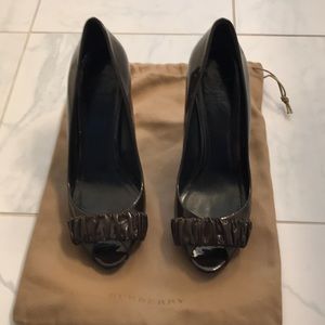 Burberry brown pumps